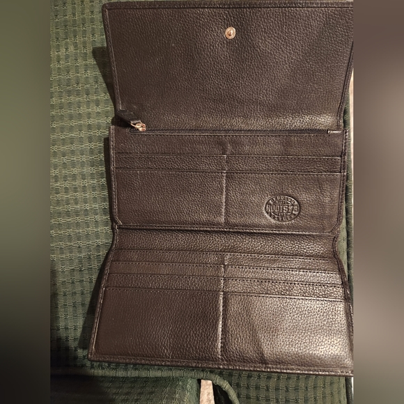 Roots Wallet - Picture 2 of 3